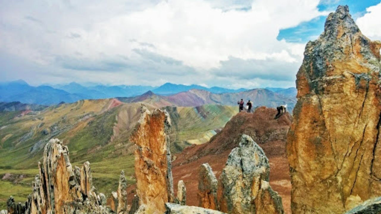 Palcoyo Rainbow Mountain - Machu Picchu Local Trips (6)